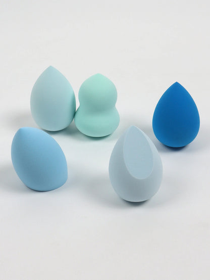 Bags of Beauty Eggs Makeup: ensemble de cinq éponges de maquillage bleues et vertes pour une application précise.